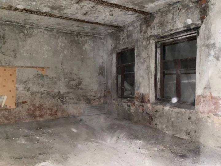 Нежилое здание площадью 27,8 кв. м, расположенное на земельном участке площадью 40 кв. м на 5-й Красноармейской улице